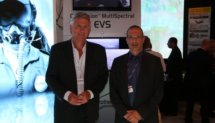 Ove Bratsberg i Nicarnica og Yoram Shmueli i Elbit Systems før en avtalesignering i 2014. Ove Bratsberg i Nicarnica og Yoram Shmueli i Elbit Systems før en avtalesignering i 2014.