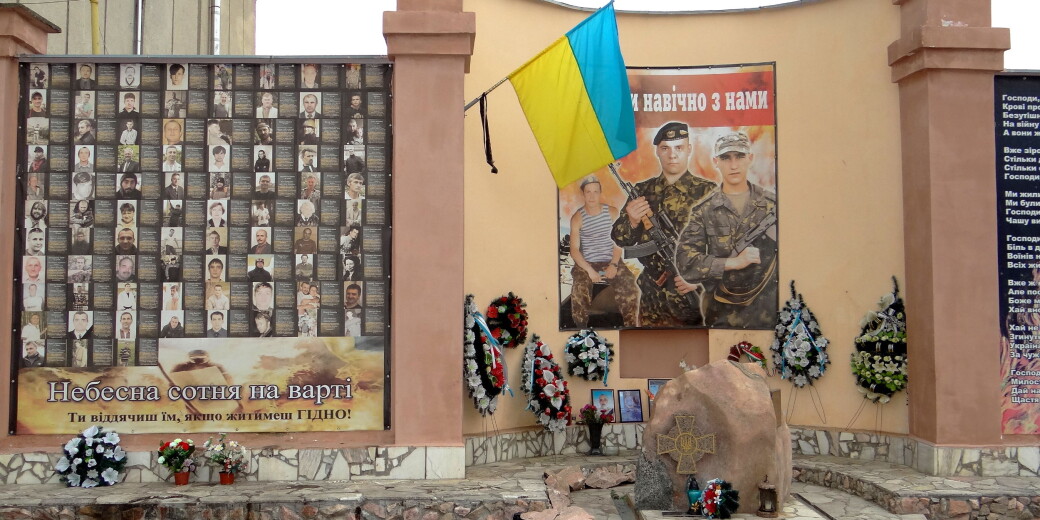 Minnevegg for falne ukrainere i Donbass. Det var til dette område en gruppe norske og svenske forskere og andre reiste til i 2016. Minnevegg for falne ukrainere i Donbass. Det var til dette område en gruppe norske og svenske forskere og andre reiste til i 2016.