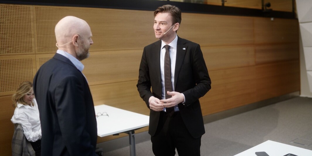 Opptaksgeneralen Roar Olsen sammen med forsknings- og høyere utdanningsminister, Henrik Asheim. Opptaksgeneralen Roar Olsen sammen med forsknings- og høyere utdanningsminister, Henrik Asheim.