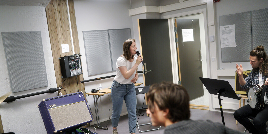 Endelig kan hun avslutte arbeidet med bacheloroppgaven sin. Inger-Katrin Kolvik Larsen går sisteår på populær musikk på Høyskolen Kristiania Endelig kan hun avslutte arbeidet med bacheloroppgaven sin. Inger-Katrin Kolvik Larsen går sisteår på populær musikk på Høyskolen Kristiania