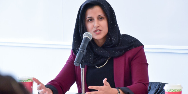 Aisha Ahmad jobber ved Universitetet i Toronto og forsker på krig og konflikt. Nå håper hun hennes egne erfaringer fra å overleve i konflikter, kan være til hjelp for forskerkollegaer rundt omkring i verden under koronakrisen.