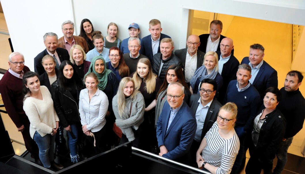 Biletet viser mentorar og studentar i Drammen for to år sidan. Studentar ved USN får tilbod om mentor fem stader; Drammen, Vestfold, Kongsberg, Bø og Ringerike. Primært er ordninga for økonomistudentar, men i år er òg nokre ingeniørar med. Biletet viser mentorar og studentar i Drammen for to år sidan. Studentar ved USN får tilbod om mentor fem stader; Drammen, Vestfold, Kongsberg, Bø og Ringerike. Primært er ordninga for økonomistudentar, men i år er òg nokre ingeniørar med.