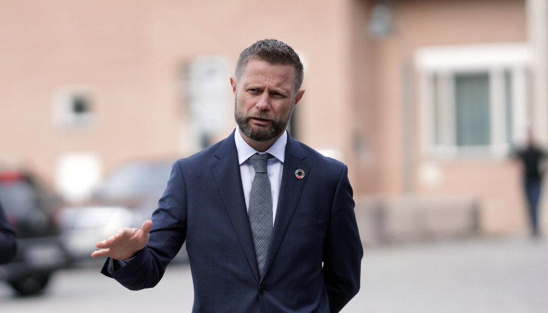Helseminister Bent Høie informerte om nye tiltak lørdag morgen. Helseminister Bent Høie informerte om nye tiltak lørdag morgen.