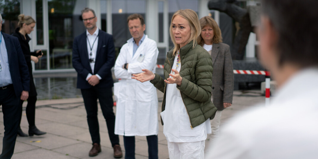 Intensivsjukepleiar, postdoktor og førsteamanuensis, Kristin Hofsø, er leiar for eitt av prosjekta som får tildelt forskingsmidlar i dag. Ho skal forske på dei som overlever Covid-19 og seinplagene dei eventuelt måtte møte, både fysiske og psykiske. Intensivsjukepleiar, postdoktor og førsteamanuensis, Kristin Hofsø, er leiar for eitt av prosjekta som får tildelt forskingsmidlar i dag. Ho skal forske på dei som overlever Covid-19 og seinplagene dei eventuelt måtte møte, både fysiske og psykiske.