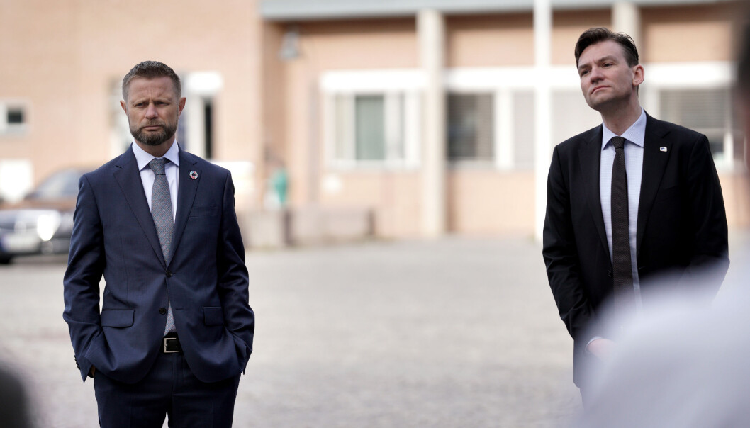 Bent Høie (H), her sammen med forskings- og høyere utdanningsminister Henrik Asheim (H) ber studenter om ikke å reise hjem til påske. Bent Høie (H), her sammen med forskings- og høyere utdanningsminister Henrik Asheim (H) ber studenter om ikke å reise hjem til påske.