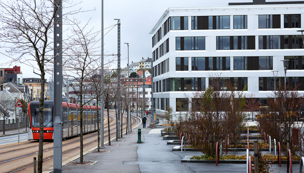 Mellom 400 og 500 studentar må halda seg heime og får digital undervisning den neste veka. Mellom 400 og 500 studentar må halda seg heime og får digital undervisning den neste veka.