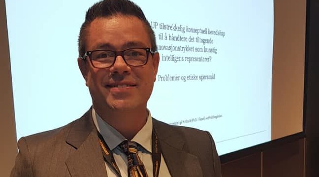 Filosof Egil H. Olsvik (bidlet) oppfatter filosof Øyvind Kvalnes' innspill som Filosof Egil H. Olsvik (bidlet) oppfatter filosof Øyvind Kvalnes' innspill som