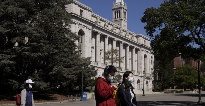 Saksøker universiteter på grunn av stengte campuser