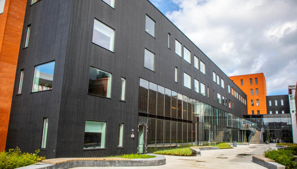 MH2-bygget på campus i Tromsø sto ferdig i 2018, men anlegget for dyreforsøk på store dyr, som ligger i tilknytning til bygget, er fortsatt ikke ferdig.