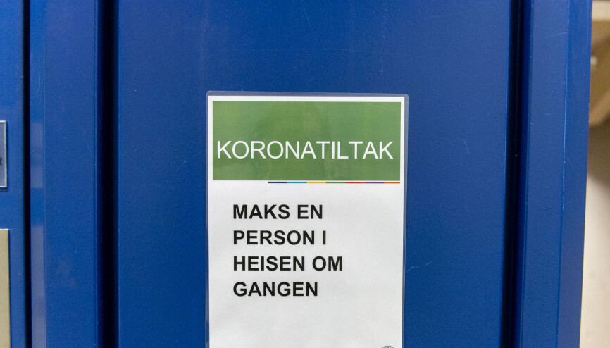 God plass på fakultetet, god plass i heisen. Det er stor variasjon mellom fakulteta på kor mange som søker seg tilbake til kontoret, frå 350 på Det medisinske fakultet til 6 på Fakultet for kunst, musikk og design. God plass på fakultetet, god plass i heisen. Det er stor variasjon mellom fakulteta på kor mange som søker seg tilbake til kontoret, frå 350 på Det medisinske fakultet til 6 på Fakultet for kunst, musikk og design.