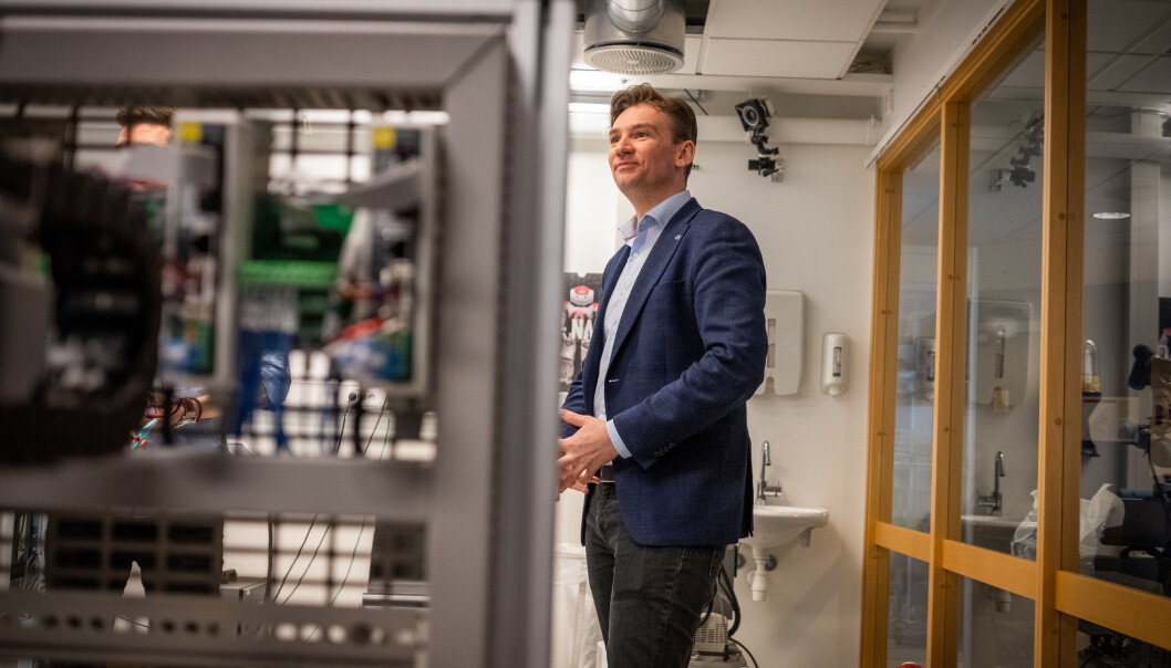Henrik Asheim på besøk hos OsloMet. Forsknings- og høyere utdanningsministeren sier at det nå skal legges til rette for at utenlandsstudenter skal få studiestøtte til høsten, selv om de ikke får reist ut. Henrik Asheim på besøk hos OsloMet. Forsknings- og høyere utdanningsministeren sier at det nå skal legges til rette for at utenlandsstudenter skal få studiestøtte til høsten, selv om de ikke får reist ut.