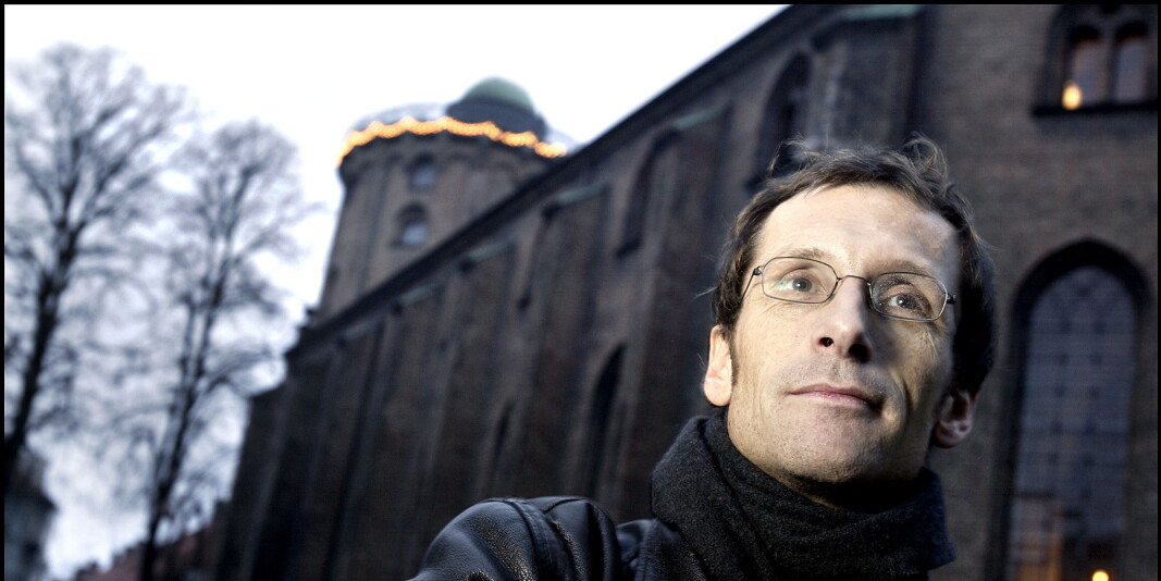 — Jeg har aldri sett en artikkel som treffer så bak mål. Og jeg har sett mange merkelige ting i årenes løp, sier professor Ole Wæver. — Jeg har aldri sett en artikkel som treffer så bak mål. Og jeg har sett mange merkelige ting i årenes løp, sier professor Ole Wæver.