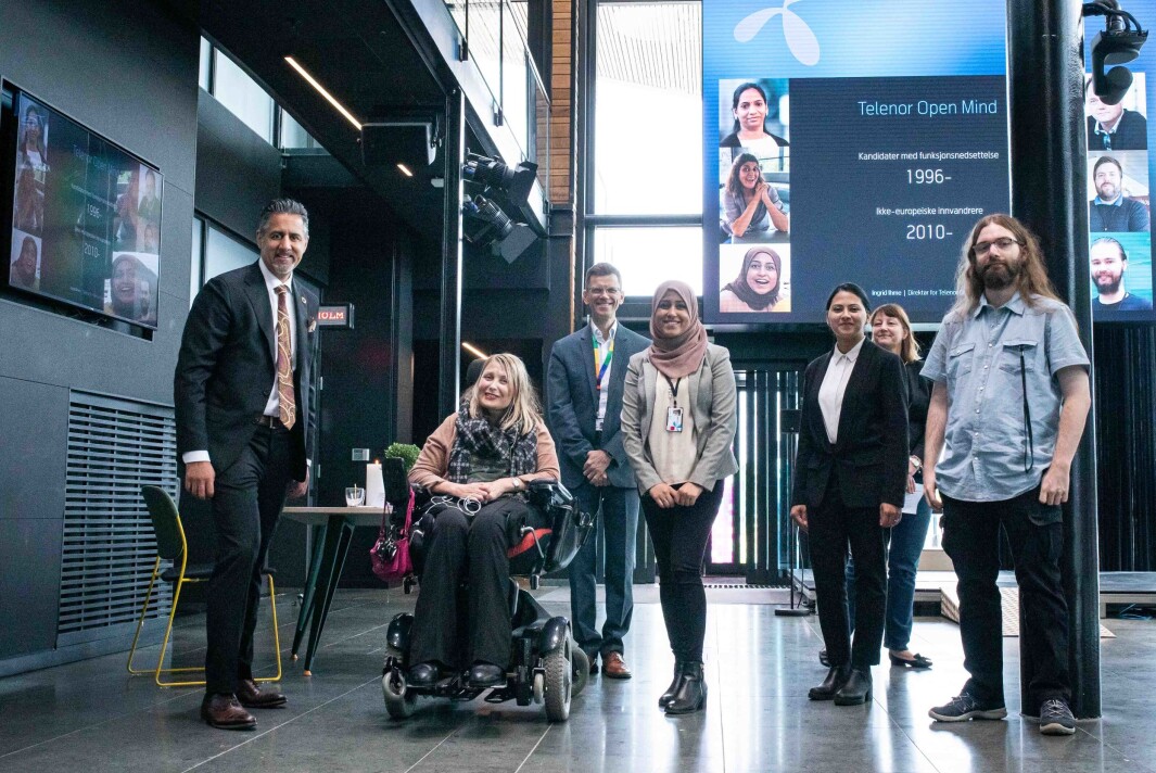 Kulturminister Abid Raja, sammen med leder for Open Mind-prosjektet Ingrid Ihme, leder for Telenor Norge, Petter-Børre Furberg , Open Mind deltakerne Manal Asghar, Iffat Ahmed og Jon Magnus Grostad. Kulturminister Abid Raja, sammen med leder for Open Mind-prosjektet Ingrid Ihme, leder for Telenor Norge, Petter-Børre Furberg , Open Mind deltakerne Manal Asghar, Iffat Ahmed og Jon Magnus Grostad.