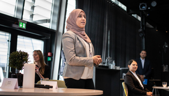 Iffat Ahmed, deltaker i Open Mind prosjektet. Til Høyre en annen programdeltaker Manal Asghar. Iffat Ahmed, deltaker i Open Mind prosjektet. Til Høyre en annen programdeltaker Manal Asghar.