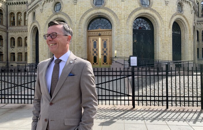 Dag Rune Olsen vil ha konstruktive tiltak, men vil ikke ha rutiner for å rapportere om språkarbeidet. Dag Rune Olsen vil ha konstruktive tiltak, men vil ikke ha rutiner for å rapportere om språkarbeidet.