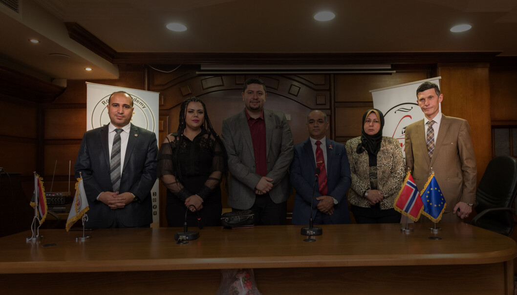 Advokatene Ahmed Ghazy (til venstre) og Mahmoud Shabaan (til høyre) representerer universitetet i Egypt. Advokatene Ahmed Ghazy (til venstre) og Mahmoud Shabaan (til høyre) representerer universitetet i Egypt.
