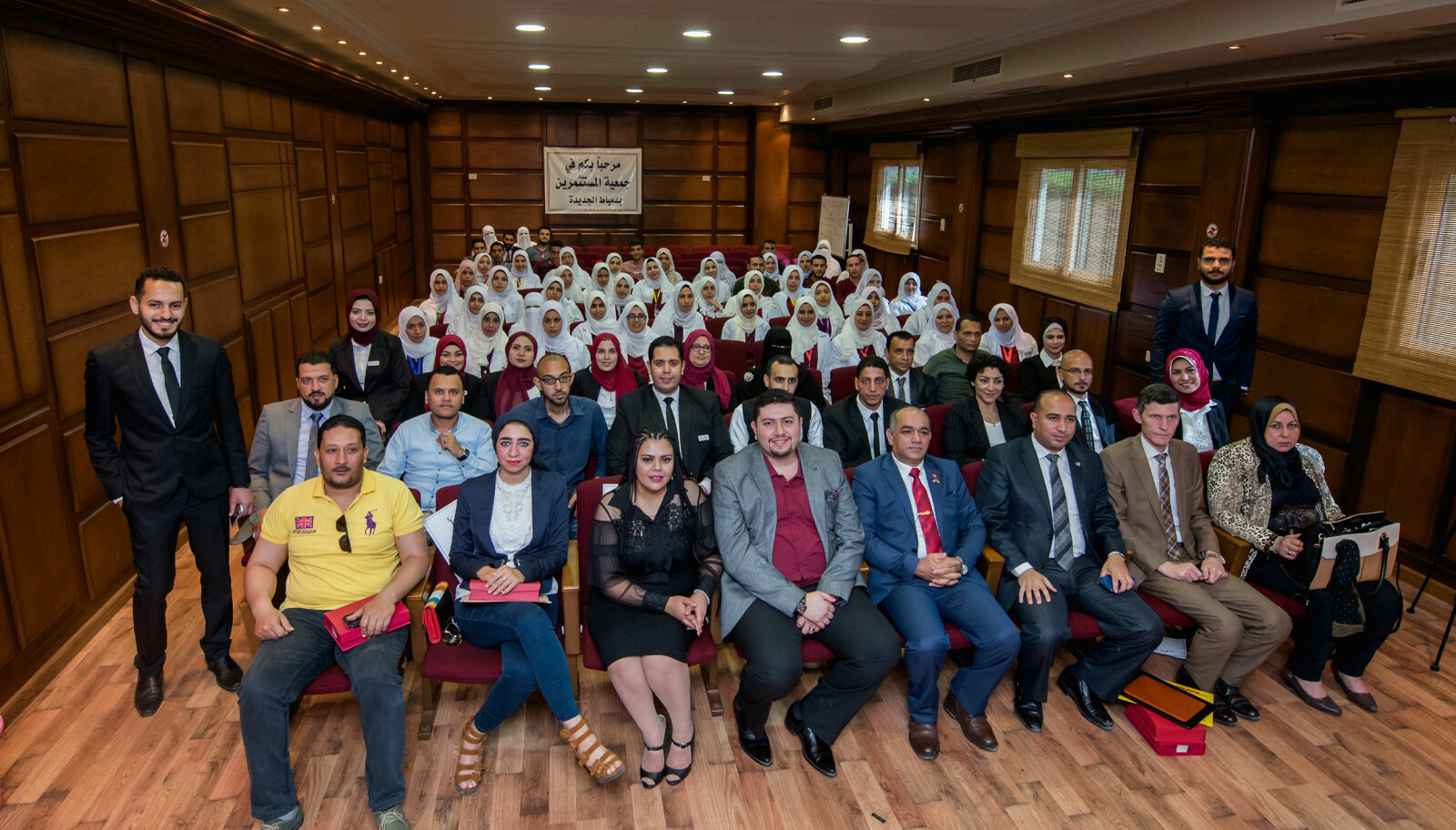 In the front row, in front of staff and students at Horus Academy, sits Aihan Jaf in a blue suit. The academy brought in its own photographer for the occasion.