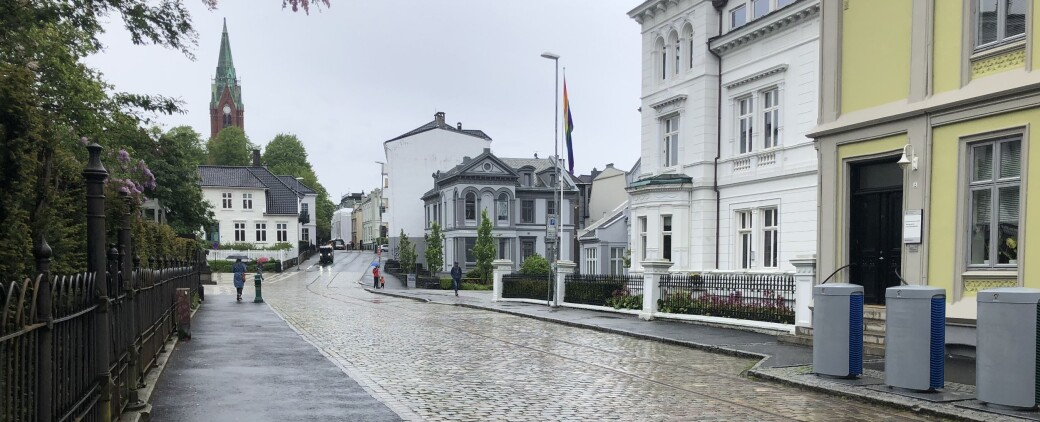 Våre universitet, (her Universitetet i Bergen red.mrk.), tykkjest ikkje å vere på høgde med korleis Våre universitet, (her Universitetet i Bergen red.mrk.), tykkjest ikkje å vere på høgde med korleis