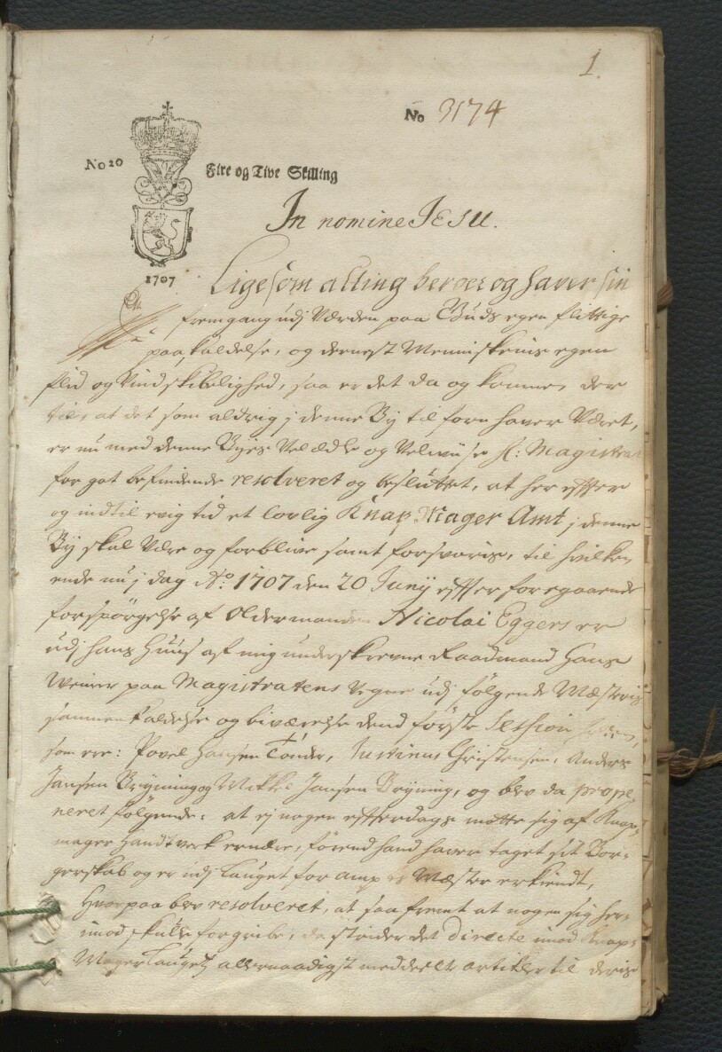 Første side i forhandlingsprotokoll til Knappmakerlauget som omtaler grunnleggelsen av Bergens knappmakerlaug den 20. juni 1707.