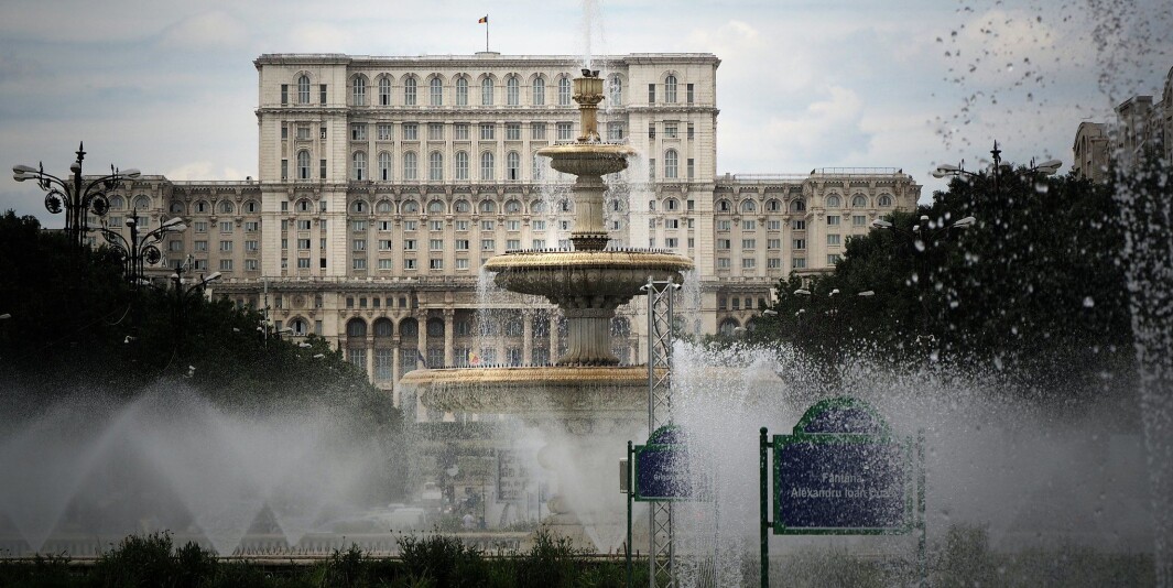 Parlamentet i București skal ha fattet vedtaket tirsdag uten offentlig debatt. Parlamentet i București skal ha fattet vedtaket tirsdag uten offentlig debatt.