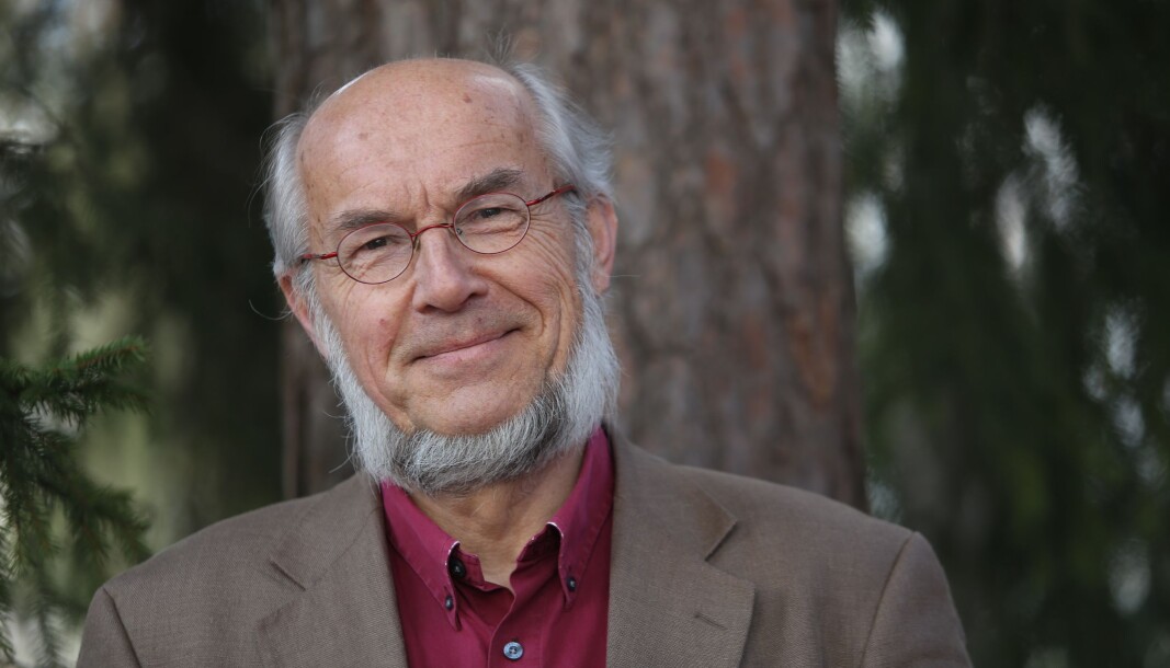 Kinaforsker Harald Bøckman er kritisk til det han mener er et bortimot totalt fravær av selvkritisk refleksjon rundt Universitetet i Oslos Kina-satsing og nå etablering av Fudans europeiske senter. — Rektor, dekaner og de som har forberedt denne saken har ikke gjort leksa si, sier han. Kinaforsker Harald Bøckman er kritisk til det han mener er et bortimot totalt fravær av selvkritisk refleksjon rundt Universitetet i Oslos Kina-satsing og nå etablering av Fudans europeiske senter. — Rektor, dekaner og de som har forberedt denne saken har ikke gjort leksa si, sier han.