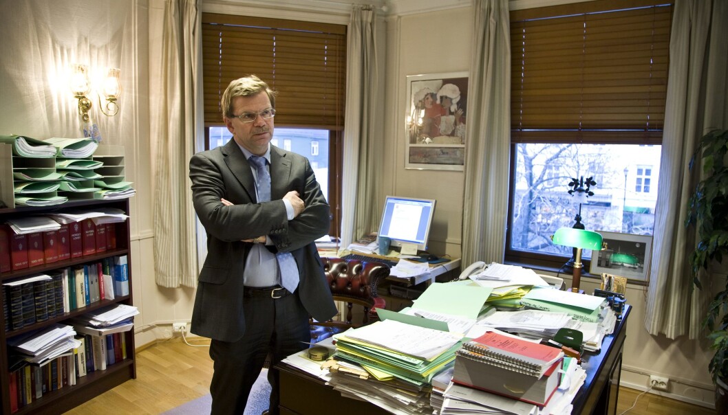 — Det er oppsiktsvekkande at arbeidsgjevar tydelegvis fullstendig ignorerer arbeidstaker sin helsesituasjon, seier Eikrems advokat, Torfinn Svanem. Her er han fotografert i samand med ei rettssak han var forsvarar i for nokre år sidan. — Det er oppsiktsvekkande at arbeidsgjevar tydelegvis fullstendig ignorerer arbeidstaker sin helsesituasjon, seier Eikrems advokat, Torfinn Svanem. Her er han fotografert i samand med ei rettssak han var forsvarar i for nokre år sidan.