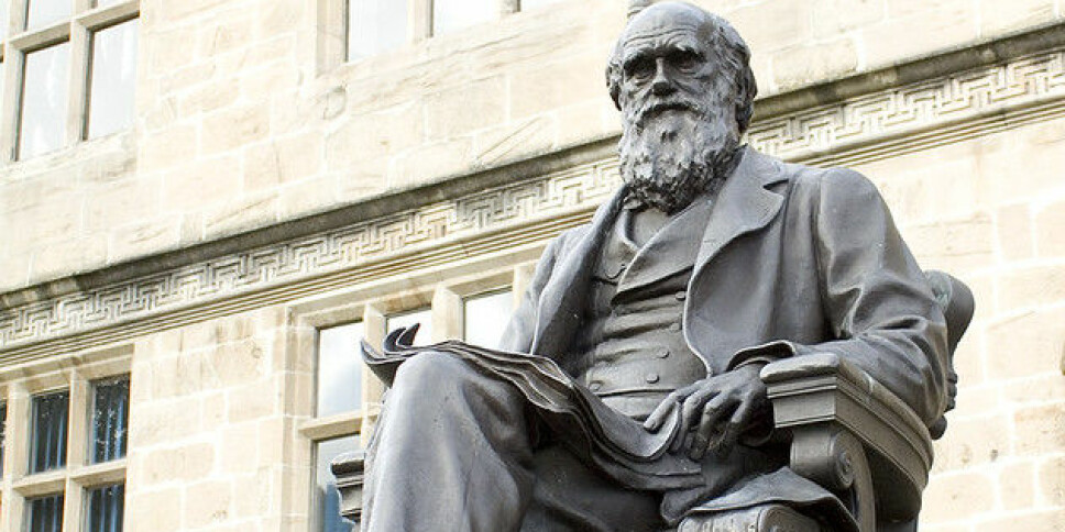 Charles Darwin vart svært viktig for biologane som kom etter han. Men ikkje er samde i hans evolusjonsteori som forklarar korleis artar har utvikla seg.