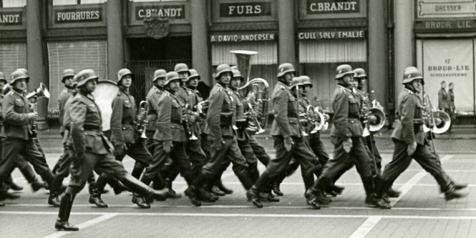 Tyske soldater marsjerer på Torgallmenningen i Bergen i 1940.