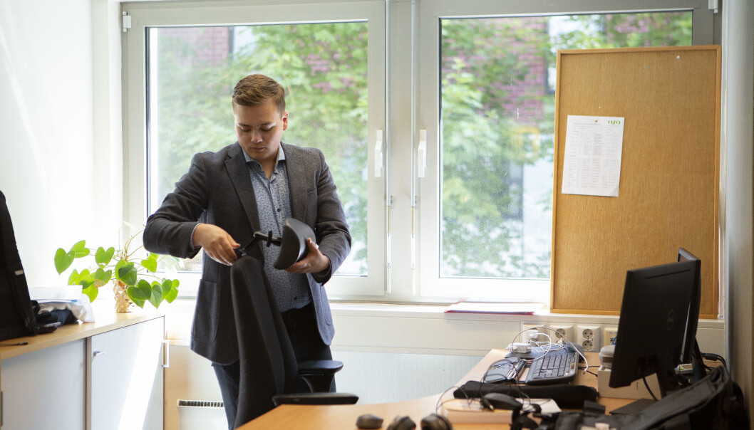 Andreas Trohjell på plass på NSO-kontoret i Oslo. Det blir fremdeles hovedstadsliv på sørlendingen, han reiser ikke tilbake til Bergen for å ta master. Andreas Trohjell på plass på NSO-kontoret i Oslo. Det blir fremdeles hovedstadsliv på sørlendingen, han reiser ikke tilbake til Bergen for å ta master.
