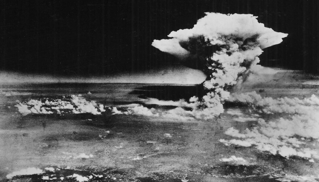 Litt over kl 8 om morgenen den 6. august 1945 kom det amerikanske bombeflyet Enola Gay inn over den japanske byen Hiroshima. Litt over kl 8 om morgenen den 6. august 1945 kom det amerikanske bombeflyet Enola Gay inn over den japanske byen Hiroshima.