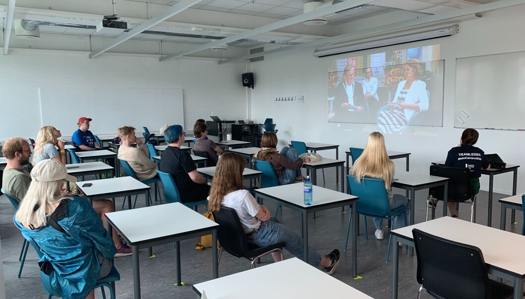 En manglende avklaring for konkrete incentivordninger kan få negative konsekvenser for den videre omleggingen til digitale interaktive undervisningsopplegg ved universiteter og høyskoler etter koronakrisen, skriver innleggsforfatterne. Bildet er fra den digitale studiestarten ved Høyskolen Kristiania. En manglende avklaring for konkrete incentivordninger kan få negative konsekvenser for den videre omleggingen til digitale interaktive undervisningsopplegg ved universiteter og høyskoler etter koronakrisen, skriver innleggsforfatterne. Bildet er fra den digitale studiestarten ved Høyskolen Kristiania.