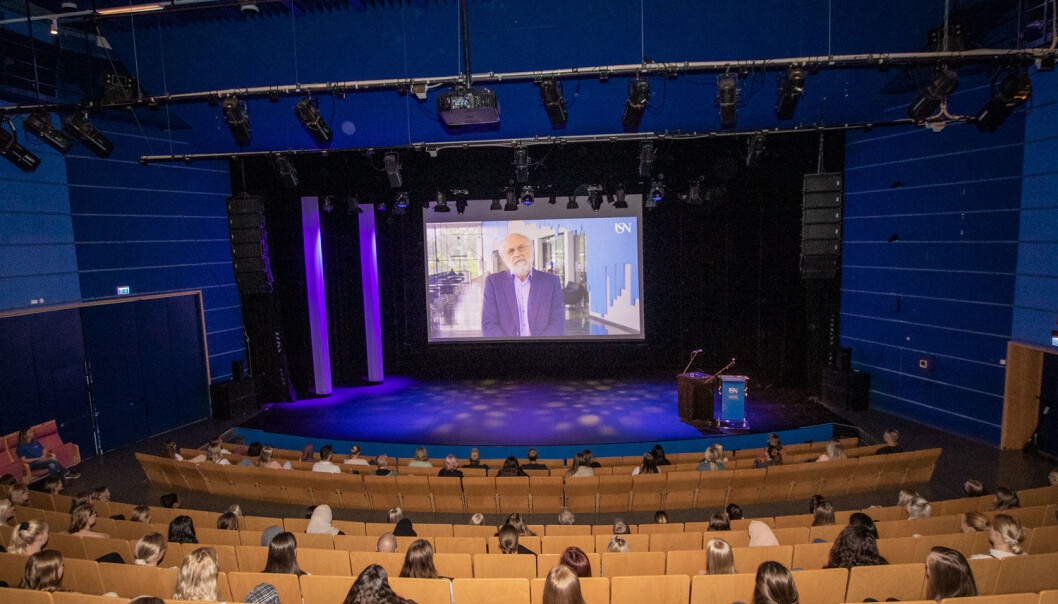 Rektor Petter Aasen ved Universitetet i Sørøst-Norge advarer mot hastebruk av oppsparte midler for å slippe inndragning til statskassen. Her fra årets studiestart. Rektor Petter Aasen ved Universitetet i Sørøst-Norge advarer mot hastebruk av oppsparte midler for å slippe inndragning til statskassen. Her fra årets studiestart.