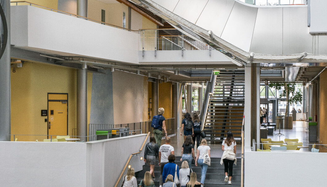 Professor ved Handelshøyskolen BI, Peder Inge Furseth, mener tidligere Google Norge-sjef Jan Grønbech uttaler seg uriktig om inivtasjoner til å forelese ved BI. Professor ved Handelshøyskolen BI, Peder Inge Furseth, mener tidligere Google Norge-sjef Jan Grønbech uttaler seg uriktig om inivtasjoner til å forelese ved BI.