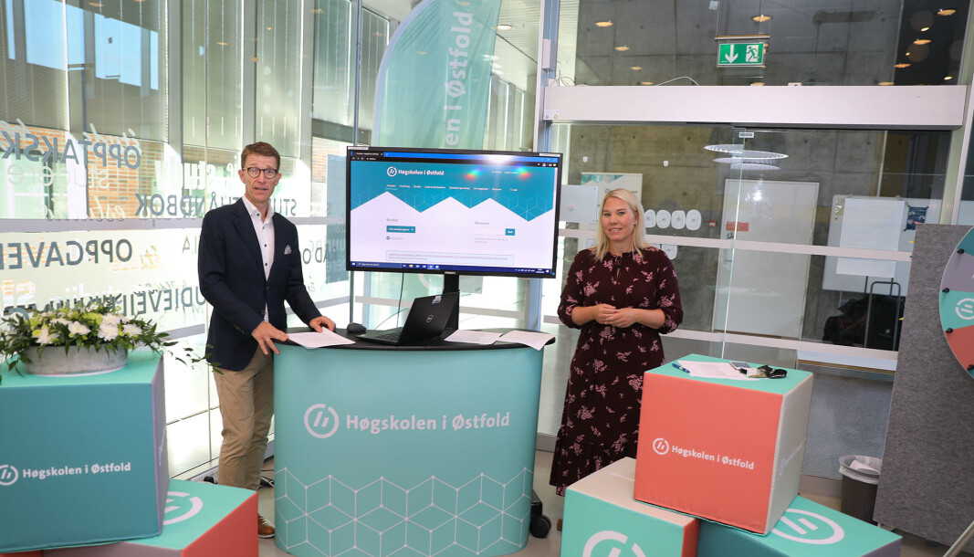 Informasjonssjef Tore Petter Engen sammen med Anniken Marie Hansen, leder for høgskolens studenttjenester, ved studiestart 2020. Engen forteller om utfordringer knyttet til mulig dataangrep. Informasjonssjef Tore Petter Engen sammen med Anniken Marie Hansen, leder for høgskolens studenttjenester, ved studiestart 2020. Engen forteller om utfordringer knyttet til mulig dataangrep.