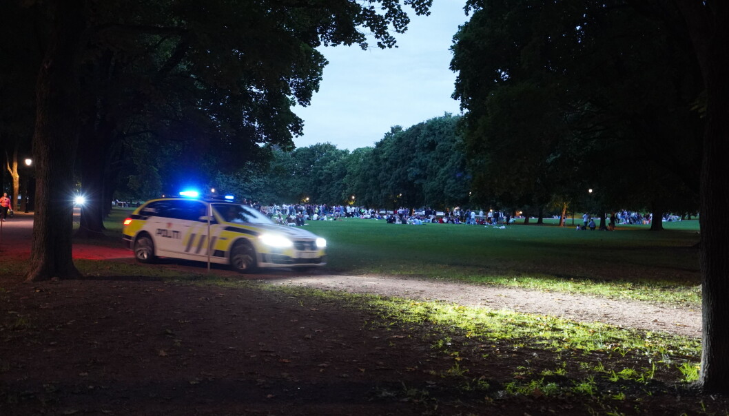 Det var mandag kveld samlet et stort antall studenter og ungdommer i Frognerparken i Oslo i forbindelse med fadderuka.
Foto: Fredrik Hagen / NTB scanpix Det var mandag kveld samlet et stort antall studenter og ungdommer i Frognerparken i Oslo i forbindelse med fadderuka.
Foto: Fredrik Hagen / NTB scanpix
