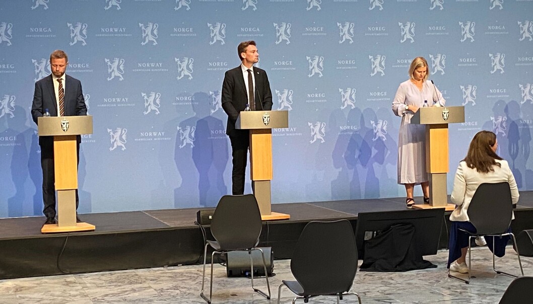 De unge fikk flere formaninger på tirsdagens pressekonferanse. F.v.: Helseminister, Bent Høie, forsknings- og høyere utdanningsminister, Henrik Asheim og kunnskapsminister, Guri Melby. De unge fikk flere formaninger på tirsdagens pressekonferanse. F.v.: Helseminister, Bent Høie, forsknings- og høyere utdanningsminister, Henrik Asheim og kunnskapsminister, Guri Melby.