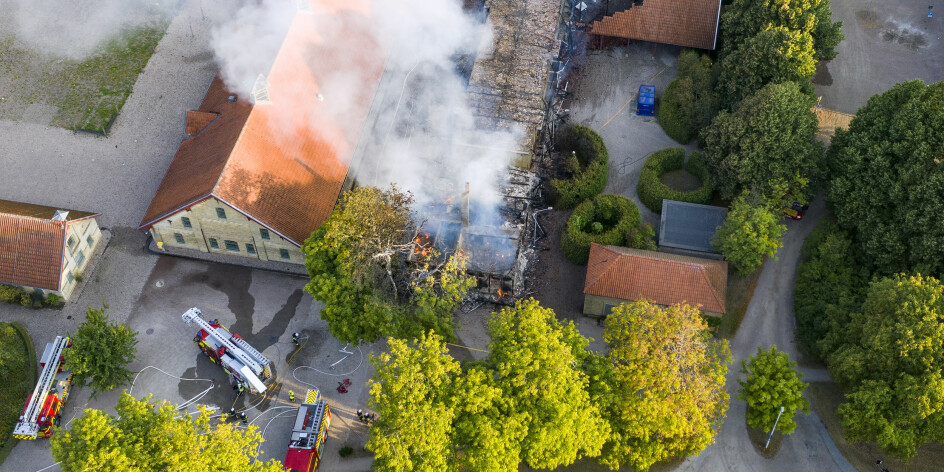 Ifølge Aftonbladet oppholdt ingen personer seg i den historiske bygningen da brannen brøt ut.