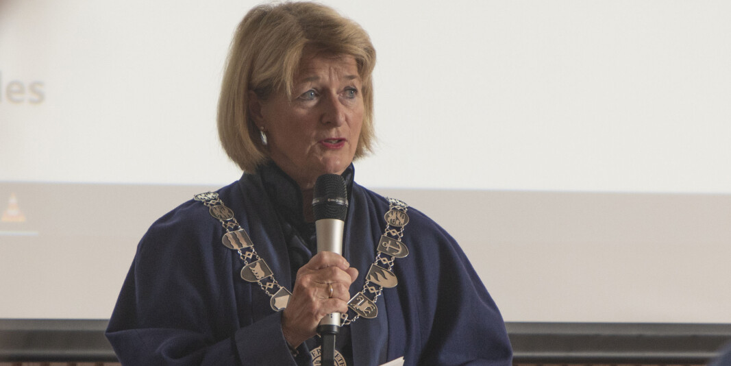 — Sammen med mine kolleger skal jeg balansere mellom to hensyn som nesten er uforenelige. Det ene handler om å begrense smitte, det andre om å bekjempe ensomhet, skriver UiT-rektor Anne Husebekk, her fotografert under åpningen av et nytt bygg for pedagogikk og lærerutdanning på UiT i Tromsø. — Sammen med mine kolleger skal jeg balansere mellom to hensyn som nesten er uforenelige. Det ene handler om å begrense smitte, det andre om å bekjempe ensomhet, skriver UiT-rektor Anne Husebekk, her fotografert under åpningen av et nytt bygg for pedagogikk og lærerutdanning på UiT i Tromsø.