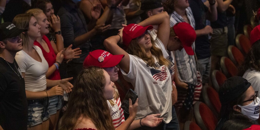 Donald Trump snakker for Students for Trump i Phoenix, Arizona, 23. juni. En fersk måling viser at det store flertallet av studentene ikke vil gi Trump fire nye år. Donald Trump snakker for Students for Trump i Phoenix, Arizona, 23. juni. En fersk måling viser at det store flertallet av studentene ikke vil gi Trump fire nye år.