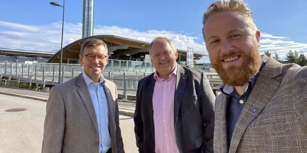 Trioen som ønsker Gardermoregionen som lokasjon for ny OsloMet-campus. F.v. Paul Johan Moltzau, styreleder i Gardermoregionen og ordfører i Hurdal, John-Erik Vika, ordfører i Eidsvoll og ordfører i Ullensaker, Eyvind Jørgensen Schumacherordfører. Trioen som ønsker Gardermoregionen som lokasjon for ny OsloMet-campus. F.v. Paul Johan Moltzau, styreleder i Gardermoregionen og ordfører i Hurdal, John-Erik Vika, ordfører i Eidsvoll og ordfører i Ullensaker, Eyvind Jørgensen Schumacherordfører.