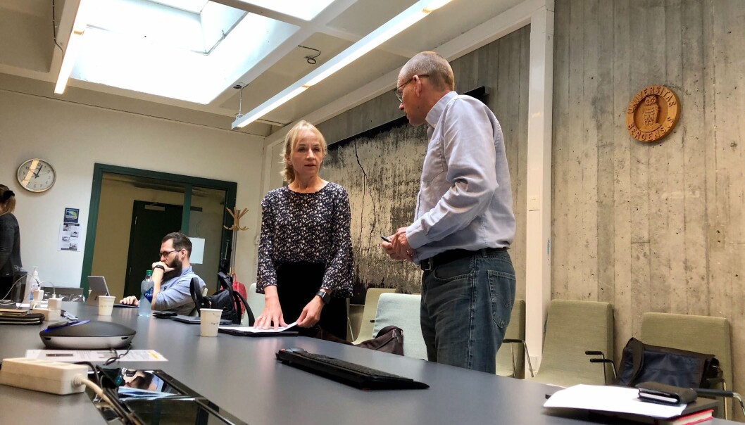 Fakultetsstyret ved Det matematisk-naturvitskapelege fakultetet har handsama oppseiingssaka i to ekstraordinære fakultetsstyremøte. Dette biletet er frå eit ope møte, her styreleiar Jannicke Hilland og dekan Helge Dahle. Fakultetsstyret ved Det matematisk-naturvitskapelege fakultetet har handsama oppseiingssaka i to ekstraordinære fakultetsstyremøte. Dette biletet er frå eit ope møte, her styreleiar Jannicke Hilland og dekan Helge Dahle.