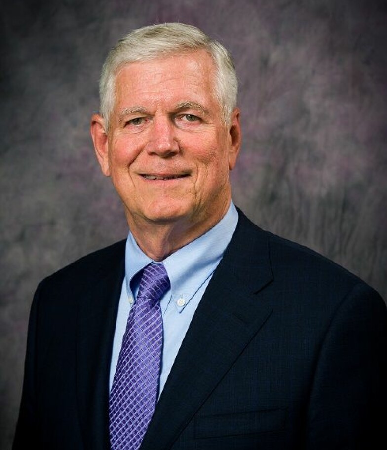 Rektor ved Kansas State University, Richard Myers signerte grunnleggende avtale med et akademi i Aalborg.