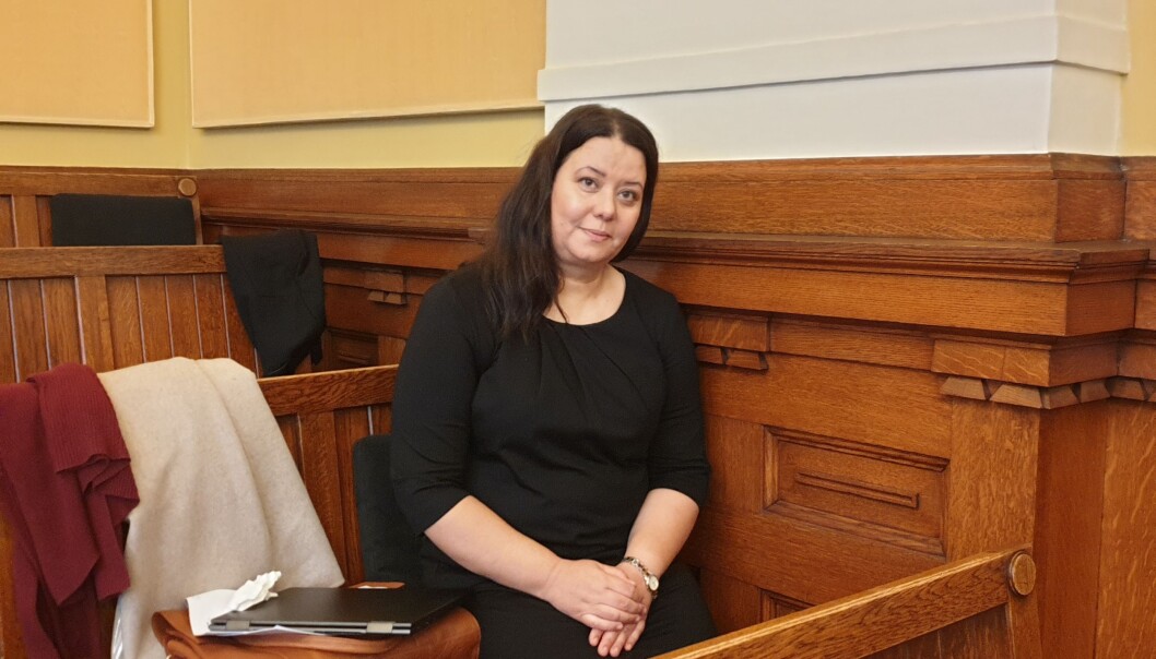 Roya Sabetrasekh møtte i Høyesterett, ti år etter at hun først meldte inn til Universitetet i Oslo at hennes arbeid var brukt i en patentsøknad uten kreditering. Roya Sabetrasekh møtte i Høyesterett, ti år etter at hun først meldte inn til Universitetet i Oslo at hennes arbeid var brukt i en patentsøknad uten kreditering.