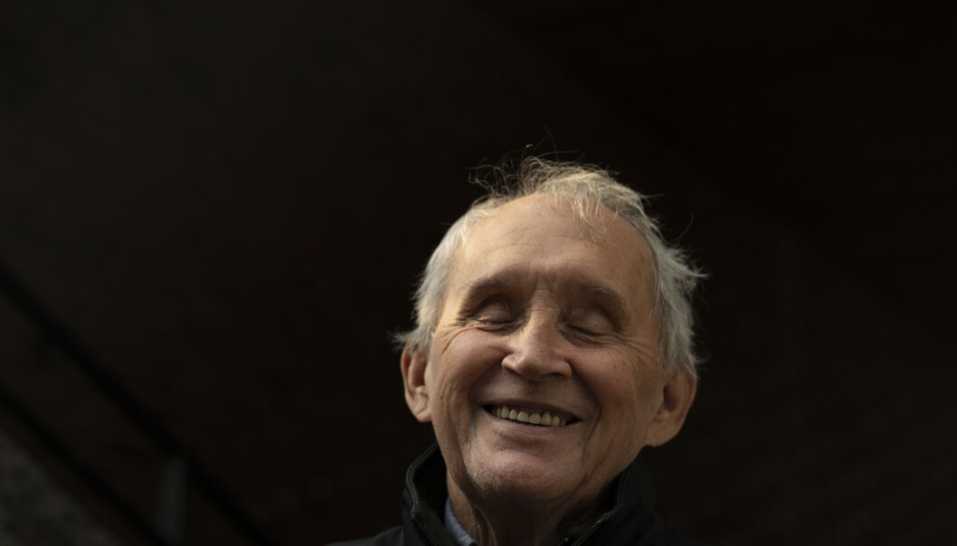 Jeg er ikke særlig smart, men flink til å huske ting jeg leser, sier Michael Seltzer, som ble tvunget til å være en høyt presterende student for å slippe Vietnamkrigen. Jeg er ikke særlig smart, men flink til å huske ting jeg leser, sier Michael Seltzer, som ble tvunget til å være en høyt presterende student for å slippe Vietnamkrigen.