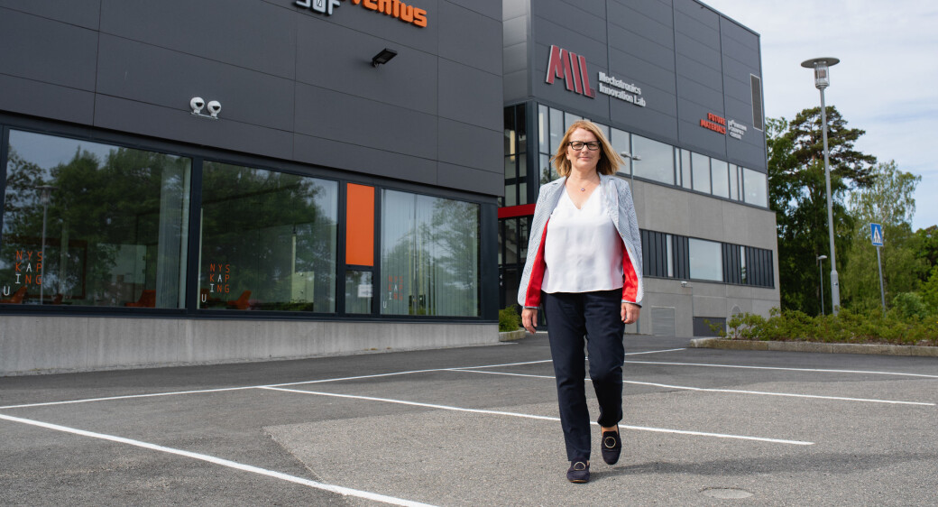 UiA-rektor Sunniva Whittaker har spilt inn videohilsen til studenter og ansatte ved Universitetet i Agder, der det både ønskes god påske og informeres om de nye smittevernstiltakene som kommer til å vare til minst 12. april. UiA-rektor Sunniva Whittaker har spilt inn videohilsen til studenter og ansatte ved Universitetet i Agder, der det både ønskes god påske og informeres om de nye smittevernstiltakene som kommer til å vare til minst 12. april.