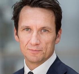 Morten Kinander krysser fingrene for at Kunnskapsdepartementet vil endre gradsforskriften. Morten Kinander krysser fingrene for at Kunnskapsdepartementet vil endre gradsforskriften.