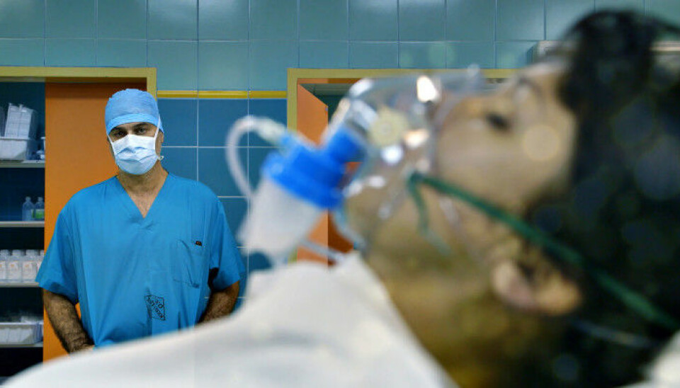 På en klinikk i Krasnodar i Russland fikk flere pasienter som ikke var livstruende syke, operert inn kunstige luftrør. En av dem var Julia Tuulik. (Foto: Conan Fitzpatrick, «Dokument inifrån: Experimenten»/SVT Play)
