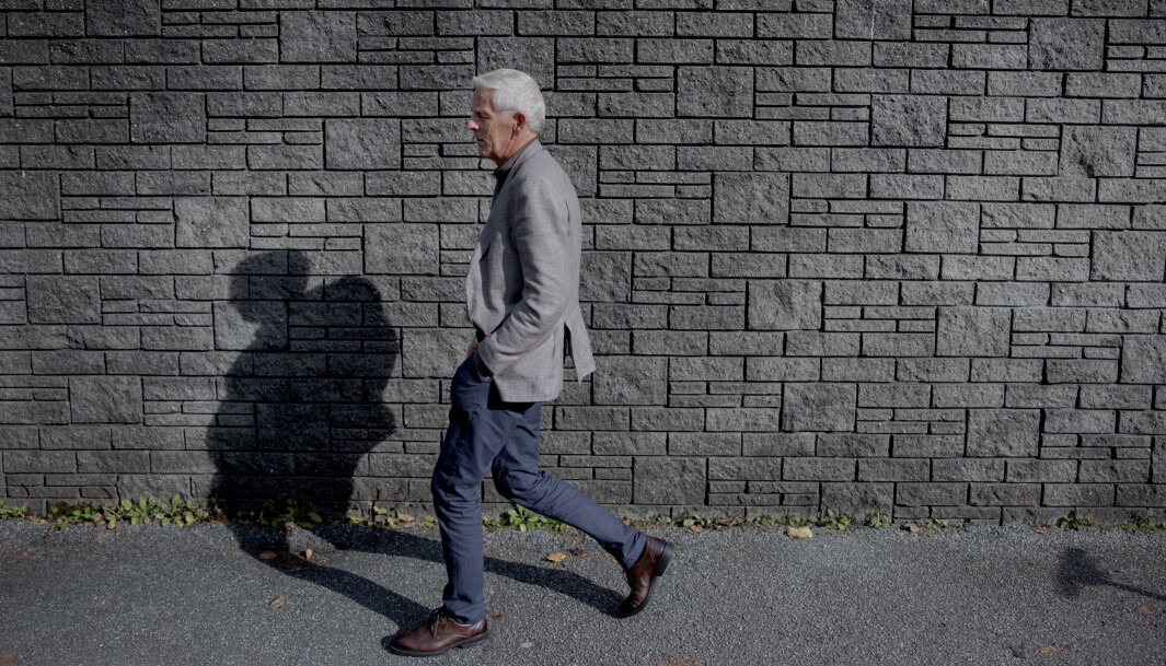 — Jeg respekterer selvsagt de som sier at de ikke tror på en gud, selv om jeg personlig har litt vanskelig for å forstå et rent ateistisk standpunkt., sier den nye rektoren ved NLA Høgskolen, Sigbjørn Sødal. — Jeg respekterer selvsagt de som sier at de ikke tror på en gud, selv om jeg personlig har litt vanskelig for å forstå et rent ateistisk standpunkt., sier den nye rektoren ved NLA Høgskolen, Sigbjørn Sødal.