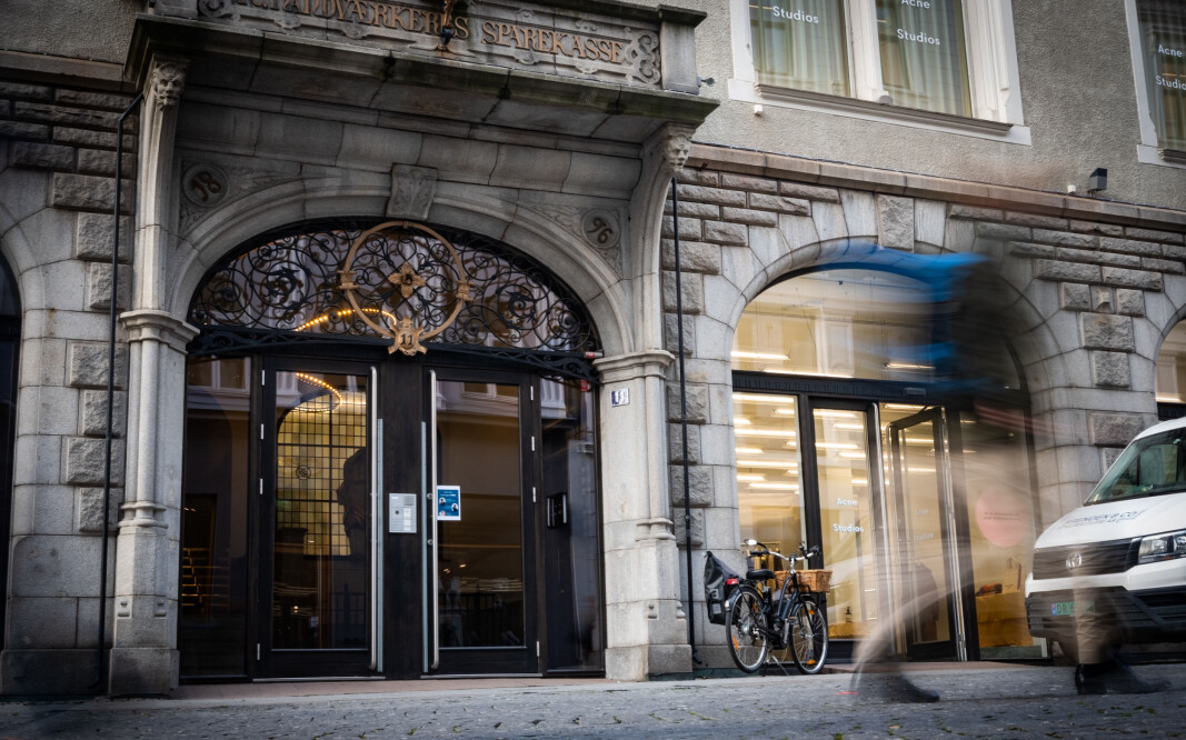 I Øver Vollgate i Oslo, vegg i vegg med Stortinget, har Norsk Studentforening sin postadresse. Men foreningens navn står ikke på ringeklokkene. I Øver Vollgate i Oslo, vegg i vegg med Stortinget, har Norsk Studentforening sin postadresse. Men foreningens navn står ikke på ringeklokkene.