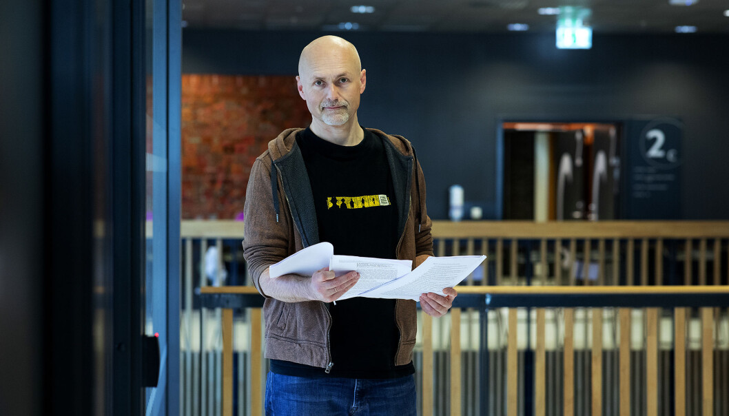 — Jeg bladde litt fram og tilbake og tenkte «pokker, dette er identisk», sier stipendiat Thomas Owren ved Høgskulen på Vestlandet. — Jeg bladde litt fram og tilbake og tenkte «pokker, dette er identisk», sier stipendiat Thomas Owren ved Høgskulen på Vestlandet.